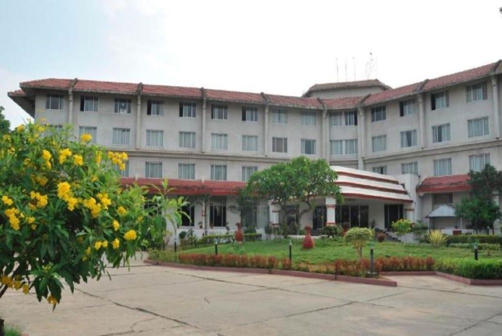 Hotel Ramee Guestline Tirupati Exterior foto